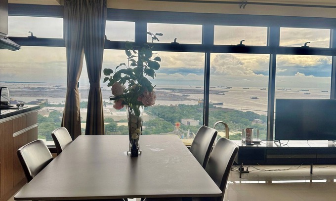 Pasay Condo | Levi & Moon's Luxurious Haven in the Sky 2 bathrooms