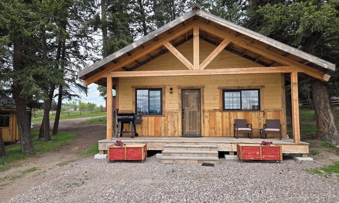 Columbia Falls Cabin | "Lewis and Clark" cabin at Columbia Mountain Ranch. Near Glacier National Park!