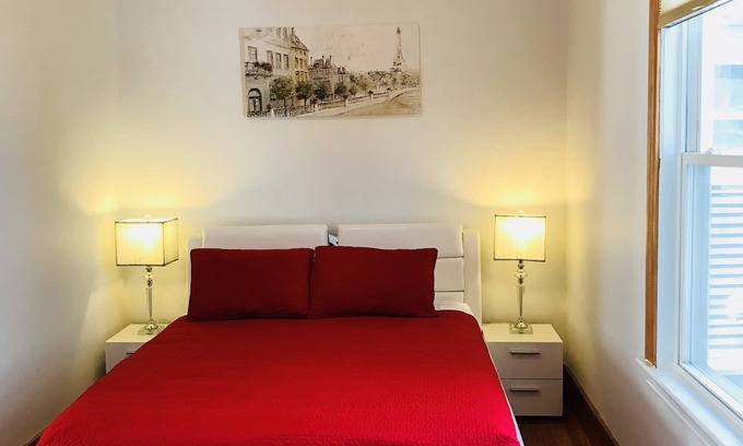 Dorchester Condo | Lg suite for up to 8 ppl/2 floor