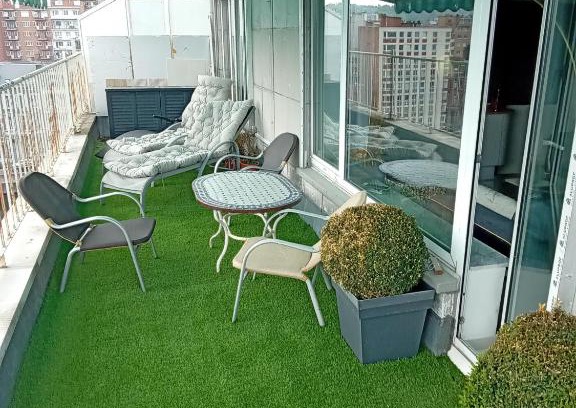 Liege Apartment | Liège centre Médiacité appartement possible parking terrasse immense 8ème pour 2 personnes
