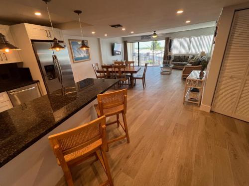 Key Largo Apartment | LICENSED MGR - MODERN OCEANFRONT CONDO! BEAUTIFUL OCEAN VIEWS! BEACH RESORT! 2 KING BEDs!