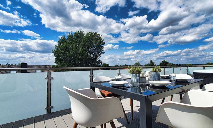 Region Hannover District Apartment | Light-flooded penthouse with whirlpool in the heart of Lower Saxony