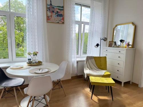 Tornkalns Apartment | Light&Linen Nest Riga with FREE Backyard Parking - near Old Town!