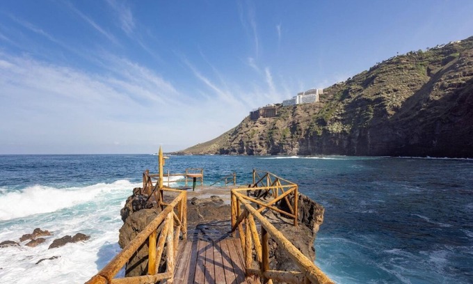 La Matanza de Acentejo House | Lightbooking Window to the sea Tenerife