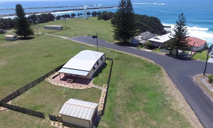 Yamba House | Lighthouse Cottage Pilot Hill