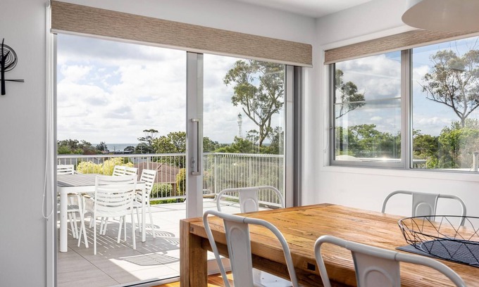 McCrae House | Lighthouse Views, McCrae - 1 NIGHT FREE!* - Stunning views of bay and lighthouse