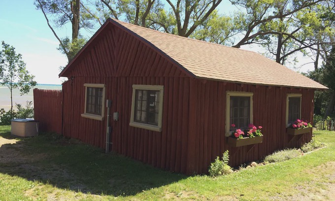 Port Hope Cabin | Lightkeepers Vintage Cabin 8