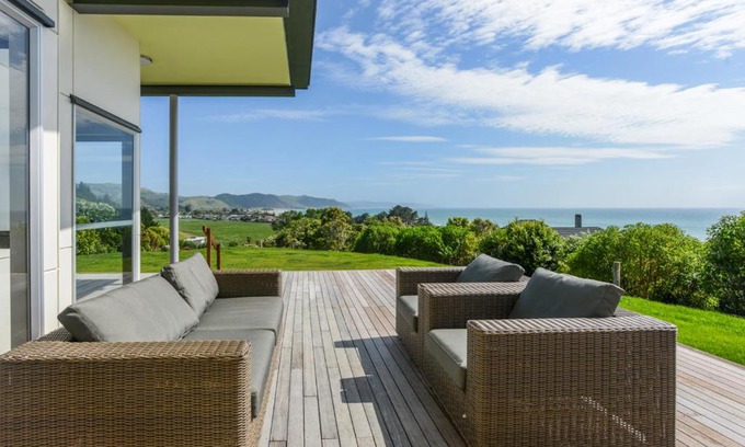 Waimarama House | Lightning Ridge Retreat - Waimarama Holiday Home