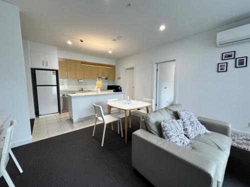 Lightsview Apartment | Lightsview 2 BR Apt, Free Parking and WiFi 9 KM from CBD
