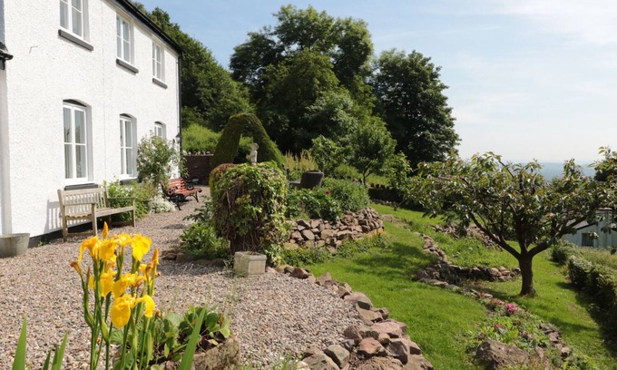 Malvern Cottage | Lilac Cottage