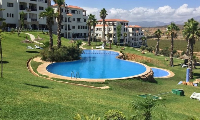 Cabo Negro Apartment | Lilac's garden Vue piscine