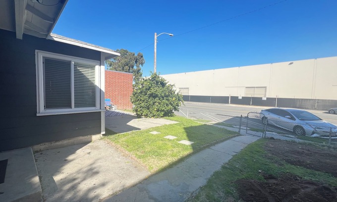 Old Town Apartment | LiLBettys Cottage 1-bedroom apartment in serene Torrance with AC, WiFi