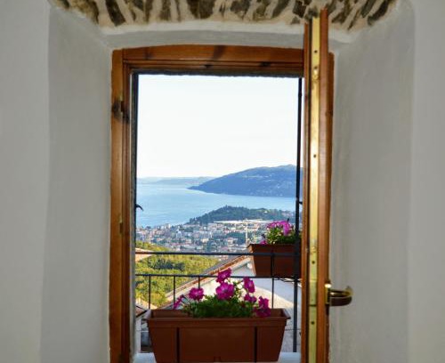 Vignone Apartment | Lilli Lago