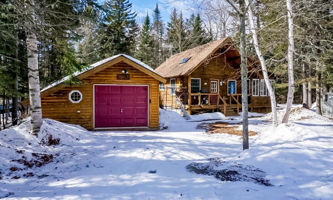Beaver Cove House | Lily Bay Getaway