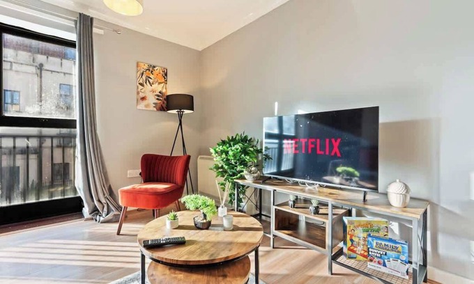 Saint Paul's Apartment | Lily's Escape 2 Bed Wilson St Bristol Apartment