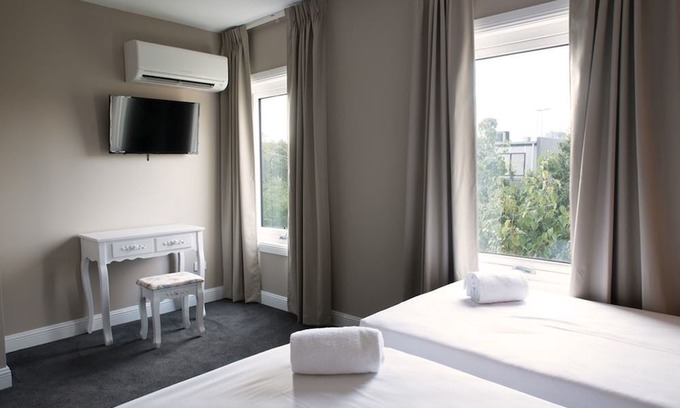 South Melbourne House | Lily Sands Inn