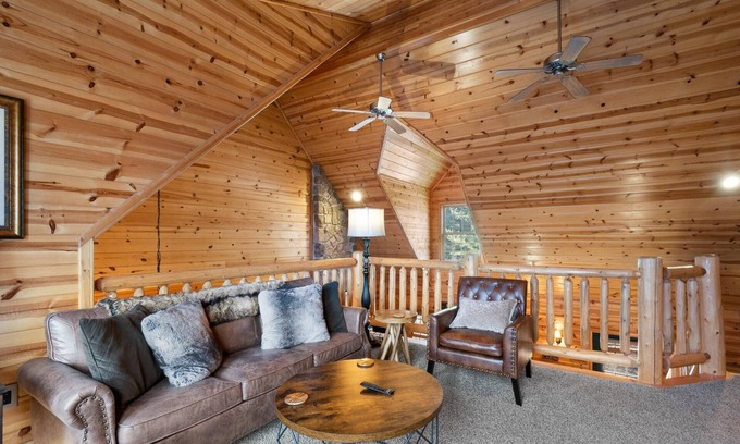 Saugatuck Villa | Lilypad "dock on Goshorn Lake, Pool,town!"