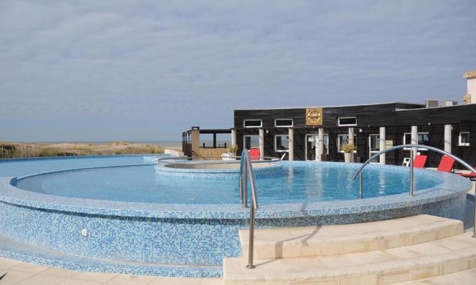 Mar de Las Pampas Apartment | Linda Bay Beach & Resort Spa