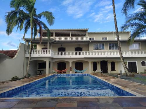 Itanhaem House | Linda Casa de praia com Super piscina 12x5 Novinha com 3 níveis, Wi-Fi, Tv led,jardim , churrasqueira completa