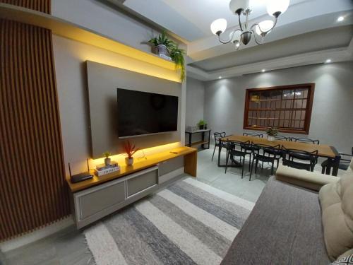 Rio das Ostras Villa | Linda Casa no Jardim Mariléa com Área Gourmet e Hidromassagem!