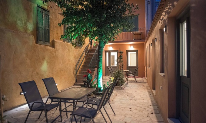 Koum Kapi Apartment | Lindas Convent Garden Home 1n- beautiful courtyard to enjoy Mediterranean flair