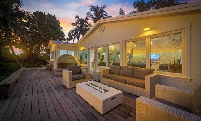 Holmes Beach House | Linefish Coastal Calm/Holmes Beach Pool Ocean Views