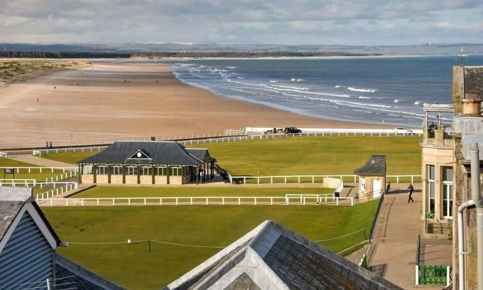 St. Andrews Cottage | Links View, Golf Place - a townhouse that sleeps 8 guests in 4 bedrooms