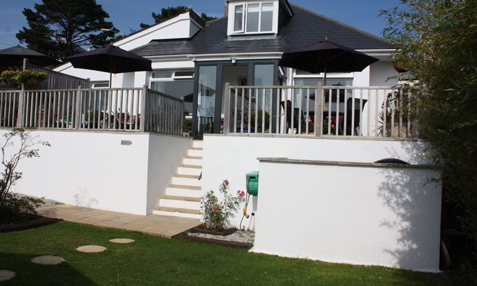 Mevagissey House | LINTON - 3 bed, 3 ensuite. Sleeps 6. Short walk to harbour, beach and coast path