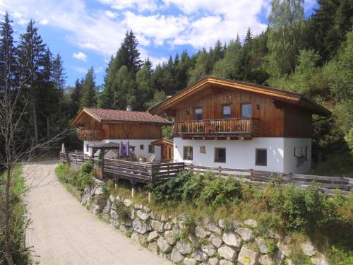 Aufhausen Ski Chalet | Lisa und Emely