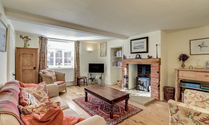 Orford House | Lismore Cottage - Two Bedroom House, Sleeps 4