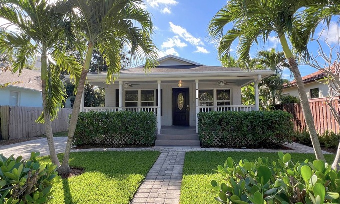 Pinewood Park House | LIT's Palma Home - Near Beach, Downtown, Shopping, & More!