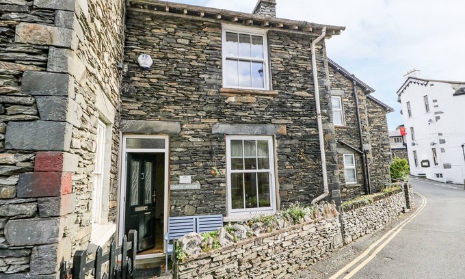 Bowness-on-Windermere Cottage | LITTLE BROOK COTTAGE, pet friendly in Bowness-On-Windermere
