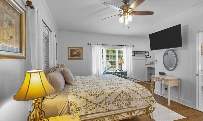 Washington Hotel | Little Inn on Main 214 West Main Street