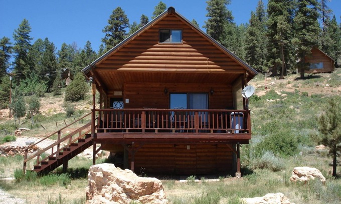 Meadow View Heights Cabin | Little Moose - Located right in the heart of Duck Creek Villag