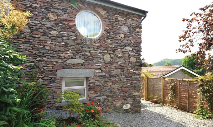 Ambleside Cottage | LITTLE STONE HOWE, with a garden in Ambleside