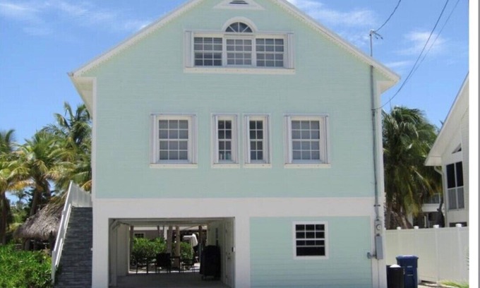 Little Torch Key House | LittleTorch Key3/2 canal home with quick ocean access!