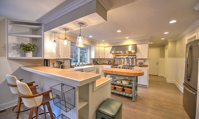 Bozeman House | Live large in 4,000 sq ft house on large lot with 30 foot pine trees
