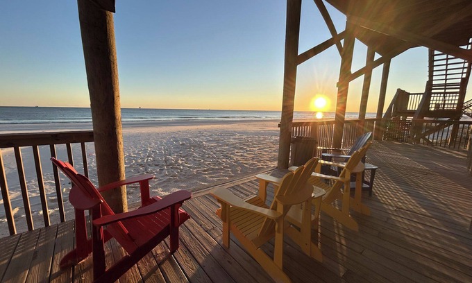 Dauphin Island House | Livin the Dream - Beachfront, 6/6, POOL, Pet Friendly, Sleeps 15