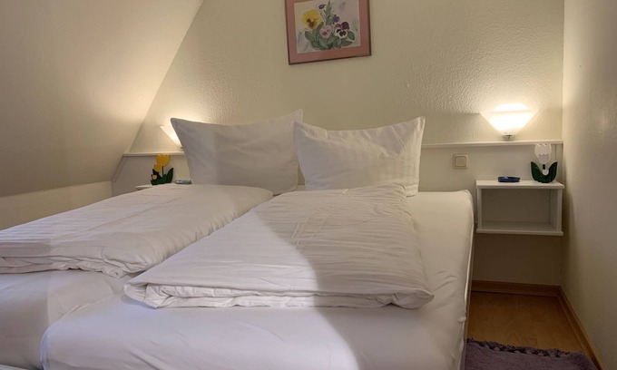 Nebel Apartment | Living under thatch in a central location