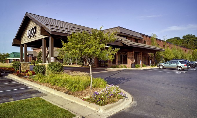 Fridley Hotel | Livinn Hotel Minneapolis North / Fridley