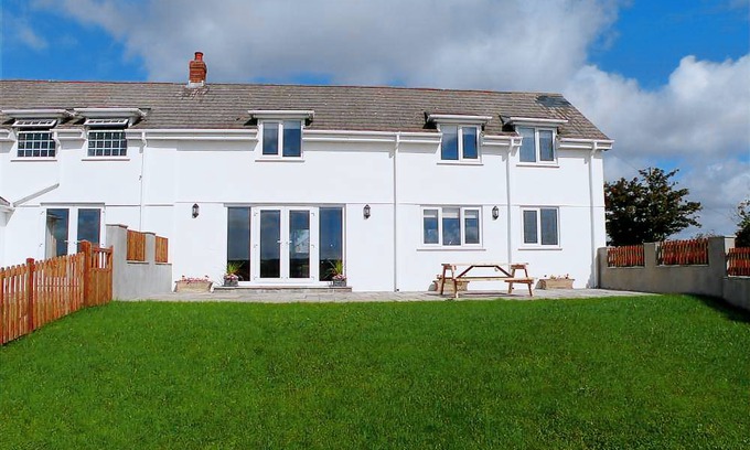 Llanrhidian Cottage | Llanelen Farm, Sleeps 4