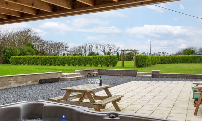 Garn Fadryn House | Llecyn in Pengroeslon