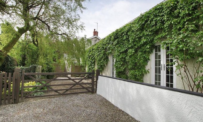 Crynant House | Llethryd Farm Cottage Two
