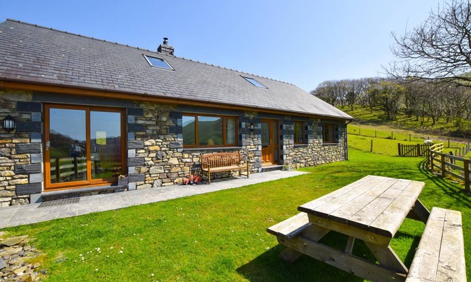 Cwrt Cottage | Llidiart y Llyn