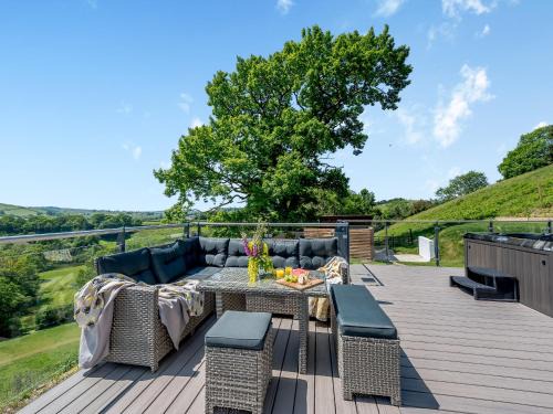 Llansawel House | Llwynblyfyn