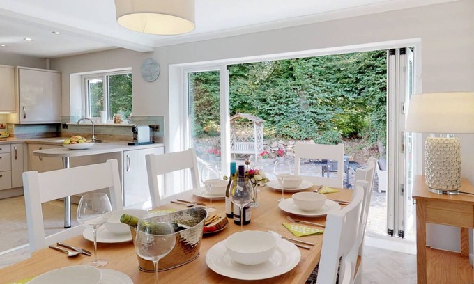 Llanbedrog House | Llyn Orta in the beautiful Pwllheli