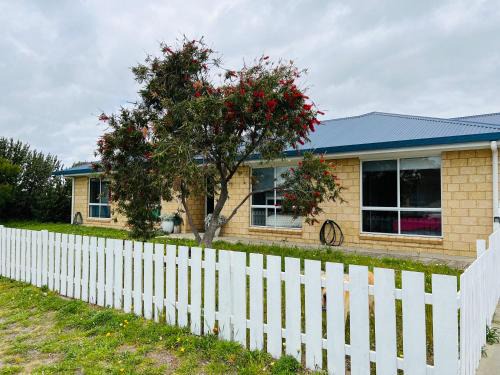 Waterhouse House | Lo Quay - Pet Friendly Outside