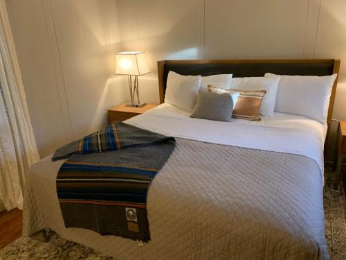 Eureka Springs House | Loblolly Pines Adventure Cabin 4 King