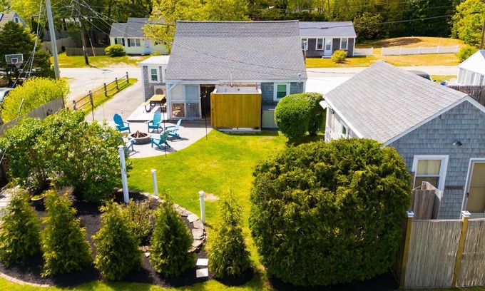 Dennis Port House | Lobster Trap & Glendon Midship Cottages - 5-Min Walk to Beach