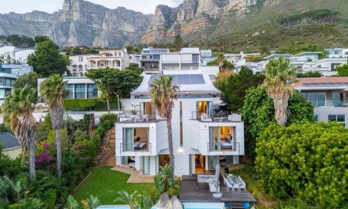 Camps Bay Villa | Lobster Villa — Luxury Seaside Family Retreat in Camps Bay